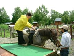 高齢者でも安心乗馬体験